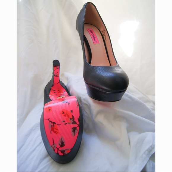 Betsey Johnson Dita: Black Platform High Heel Pumps - Women's Fashion Heel - Picture 5 of 11